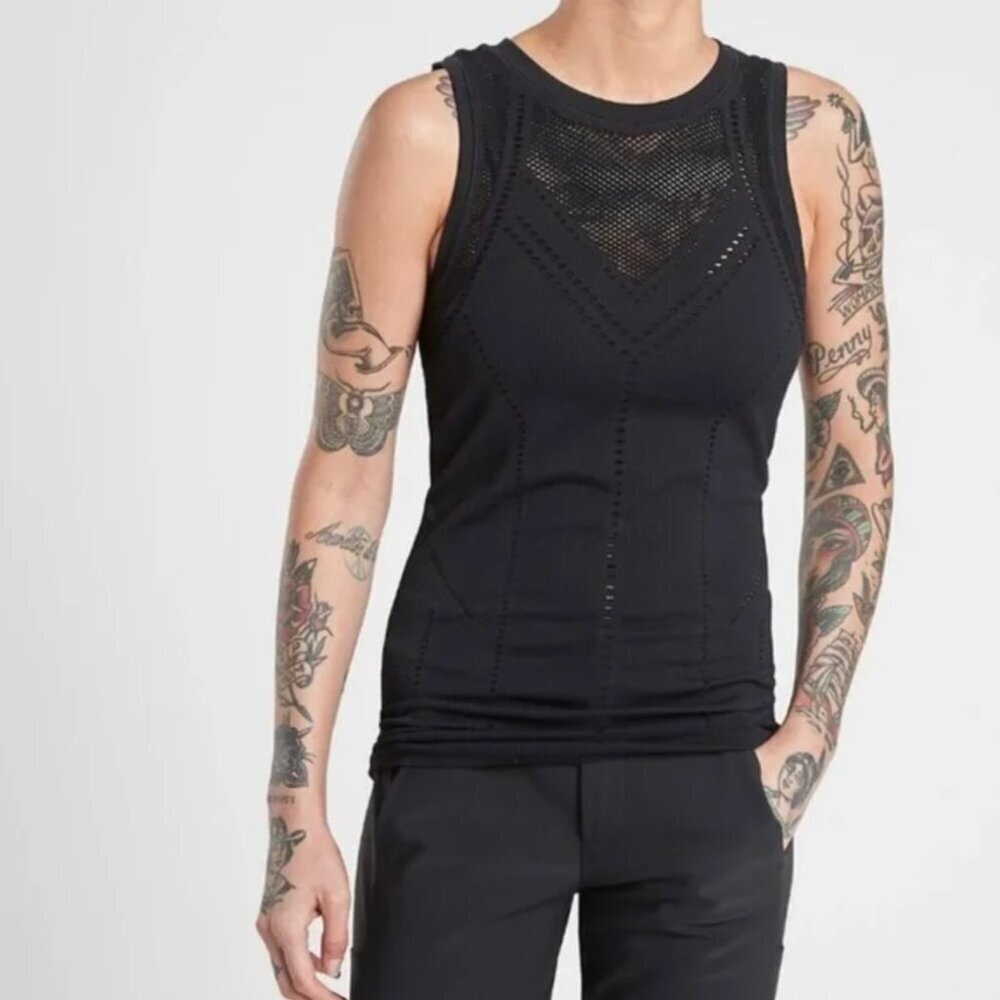 Athleta Oxygen Tank in Black, size Small